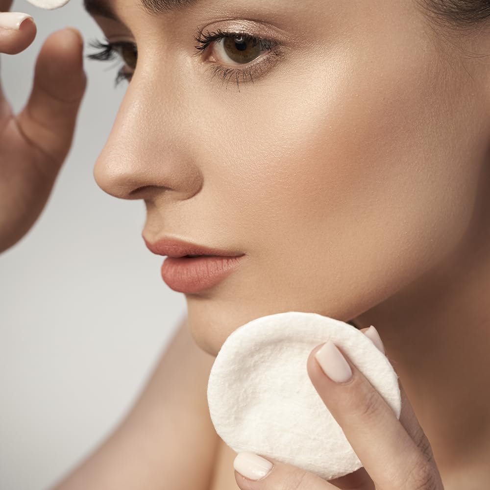 Cera di Cupra Rose Face Cream on face demonstrates smooth, daily hydration.