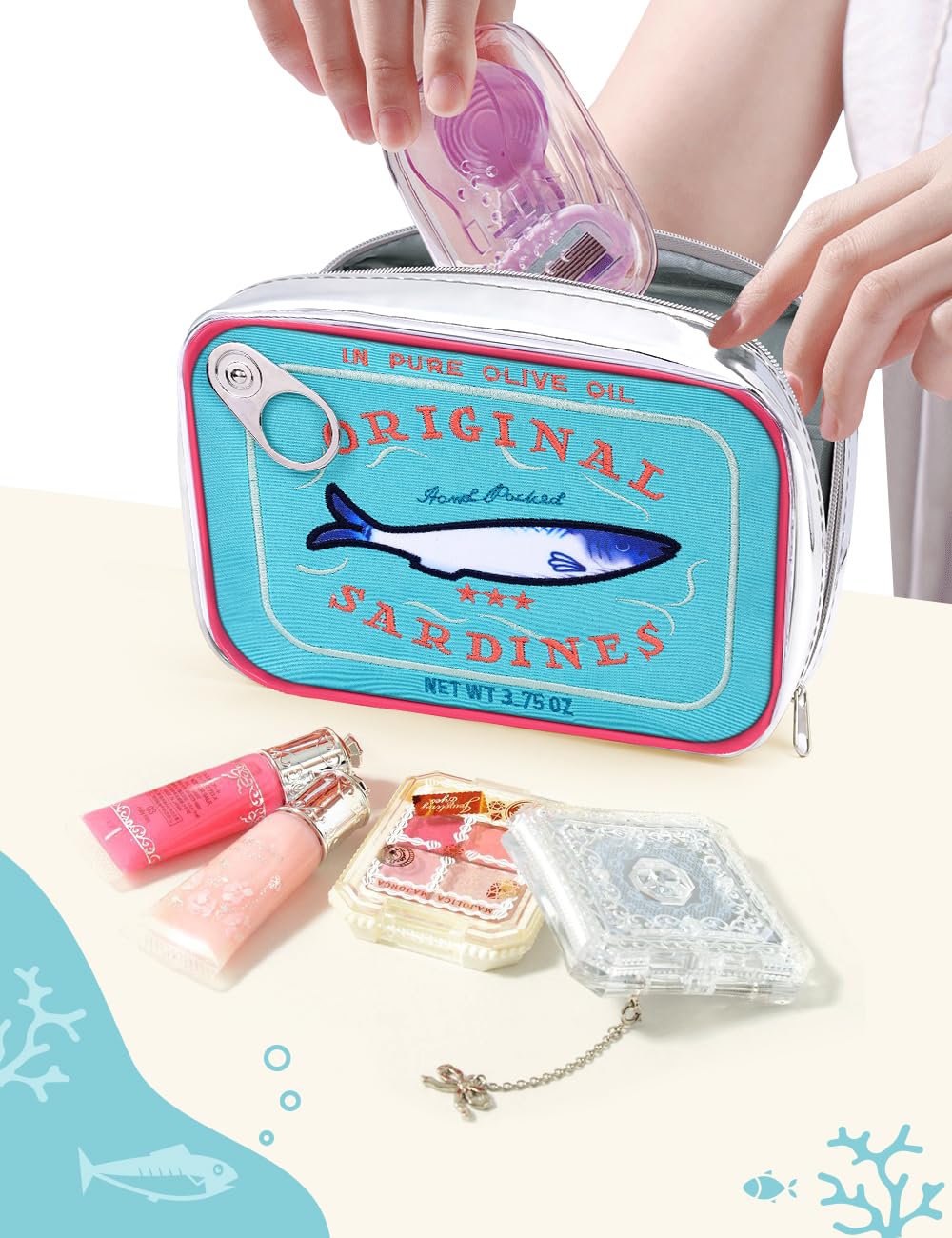 Cessfle versatile bag doubles as snack or card holder on trips.