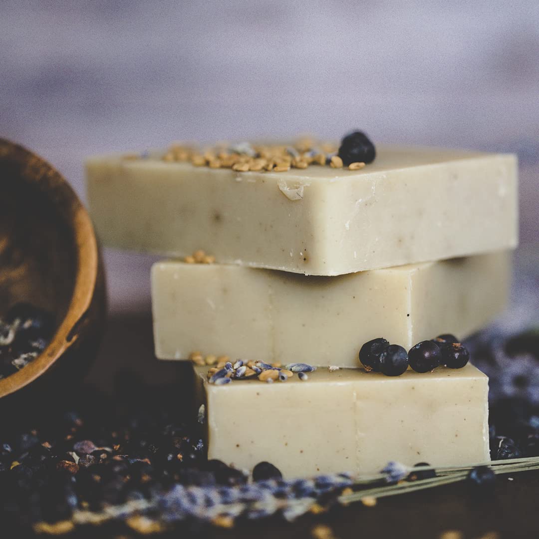 Chagrin Valley Ayurvedic shampoo bar dense lather demonstrates rich foam.