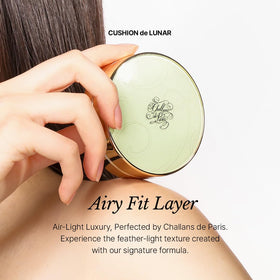 CHALLANS DE PARIS Rubycell puff provides precise application.