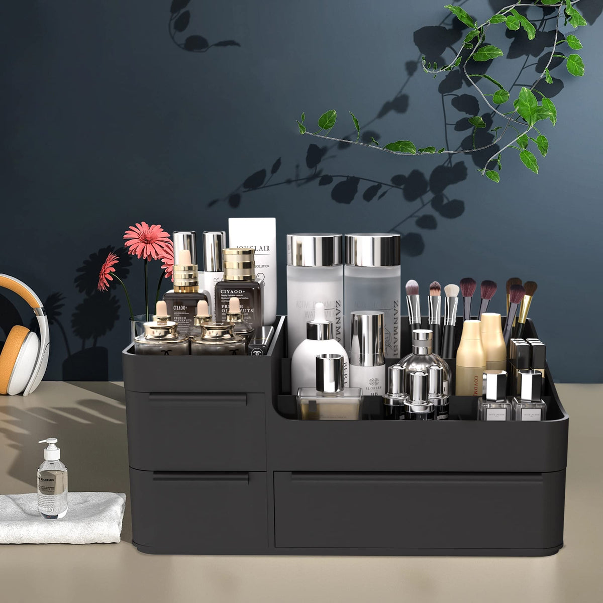 CHANCETSUI multi-use design stores cosmetics, jewelry, and hair accessories.