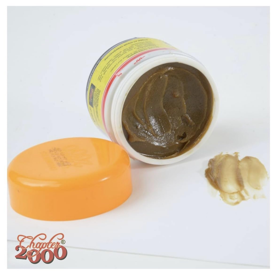 Chapter 2000 apply shot demonstrates easy daily scalp application for refreshed feel.