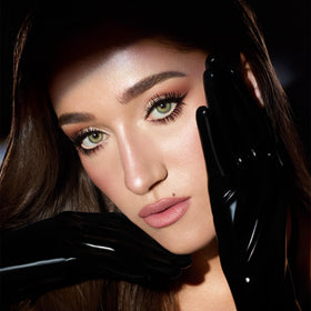 Exagger-Eyes dual-ended design enables upper lash line definition and waterline brightness.