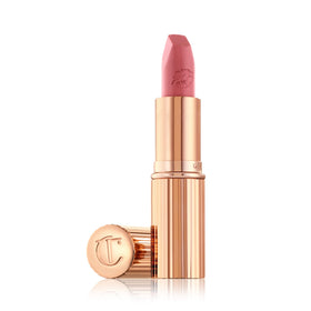 Charlotte Tilbury Hot Lips Kidman's Kiss swatch highlights rosy pink shade with satin finish