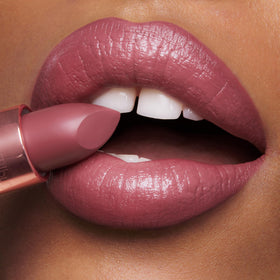 Lips wearing 90s Pink with Charlotte Tilbury Kissin g Lipstick for fuller look