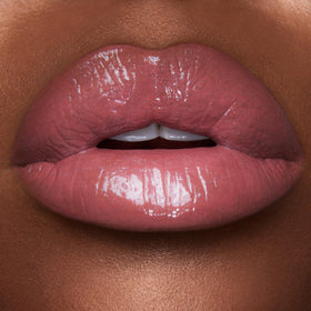Lipsoftening ingredients in Kissin lipstick provide comfortable wear.