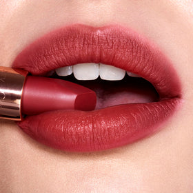Charlotte Tilbury Lip Cheat liner application demonstrating lip contour and fullness prep.