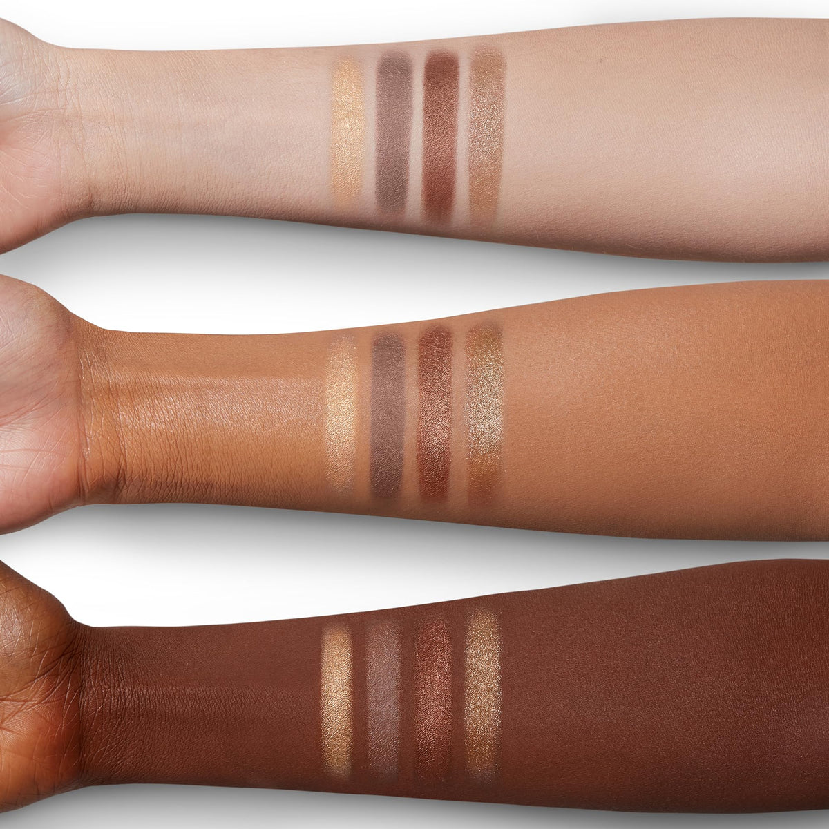 Charlotte Tilbury Luxury Palette Golden Goddess outer corner depth enhances smoky look.