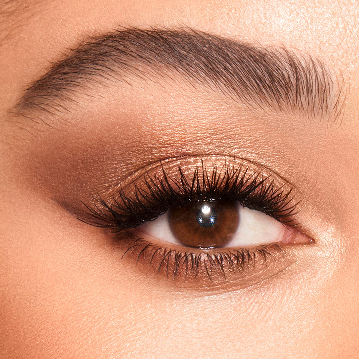Charlotte Tilbury Luxury Palette Golden Goddess swatches show luminous dimension and rich payoff.