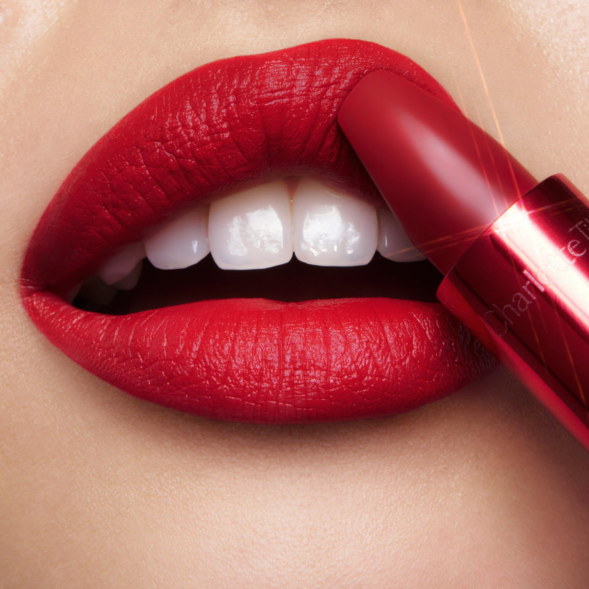 Angled square tip enables precise, even lip definition.