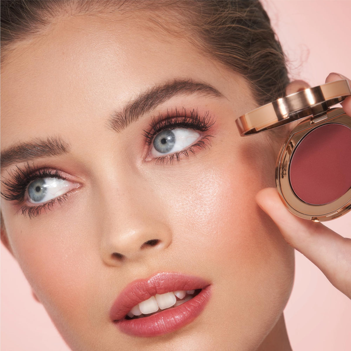 Hand applies cream for easy, blendable, semi-sheer coverage