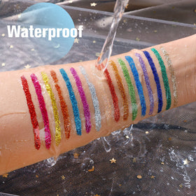 CHARMCODE cap-sealed eyeliner ensures spill-free pigment storage and easy re-application.