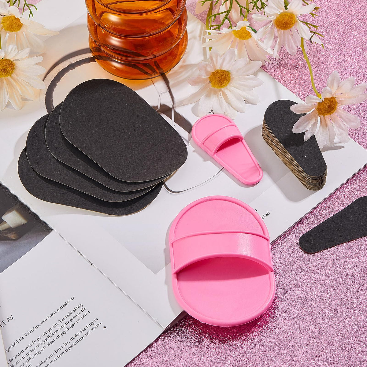 Chengu compact packaging with pink accents, ideal gift.