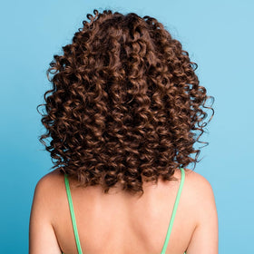Bottled CHI Aloe Vera beside waves and coils suggests versatile styling.