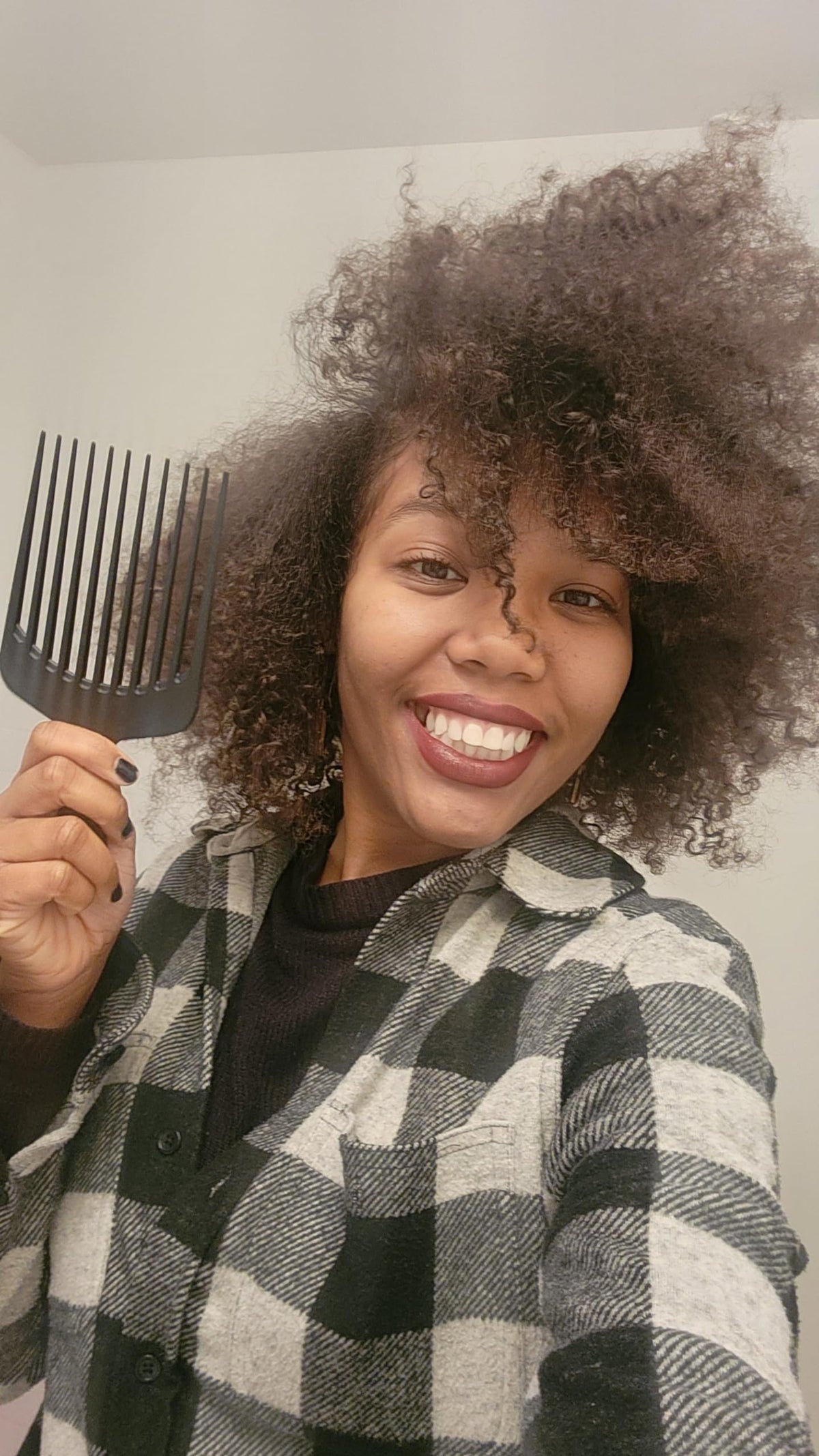 Chicago Comb Model 12 anti-static carbon fiber keeps styling frizz-free