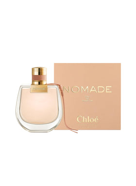 Chloe Nomade cap and label close-up, refined details for a sophisticated look.
