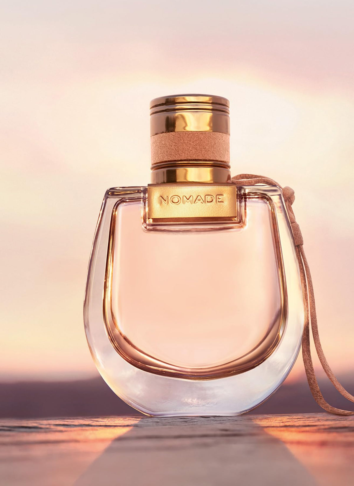 Chloe Nomade perfume spray application, smooth mist ideal for daily wear.