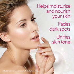 Cicatricure model shows even skin tone after use.