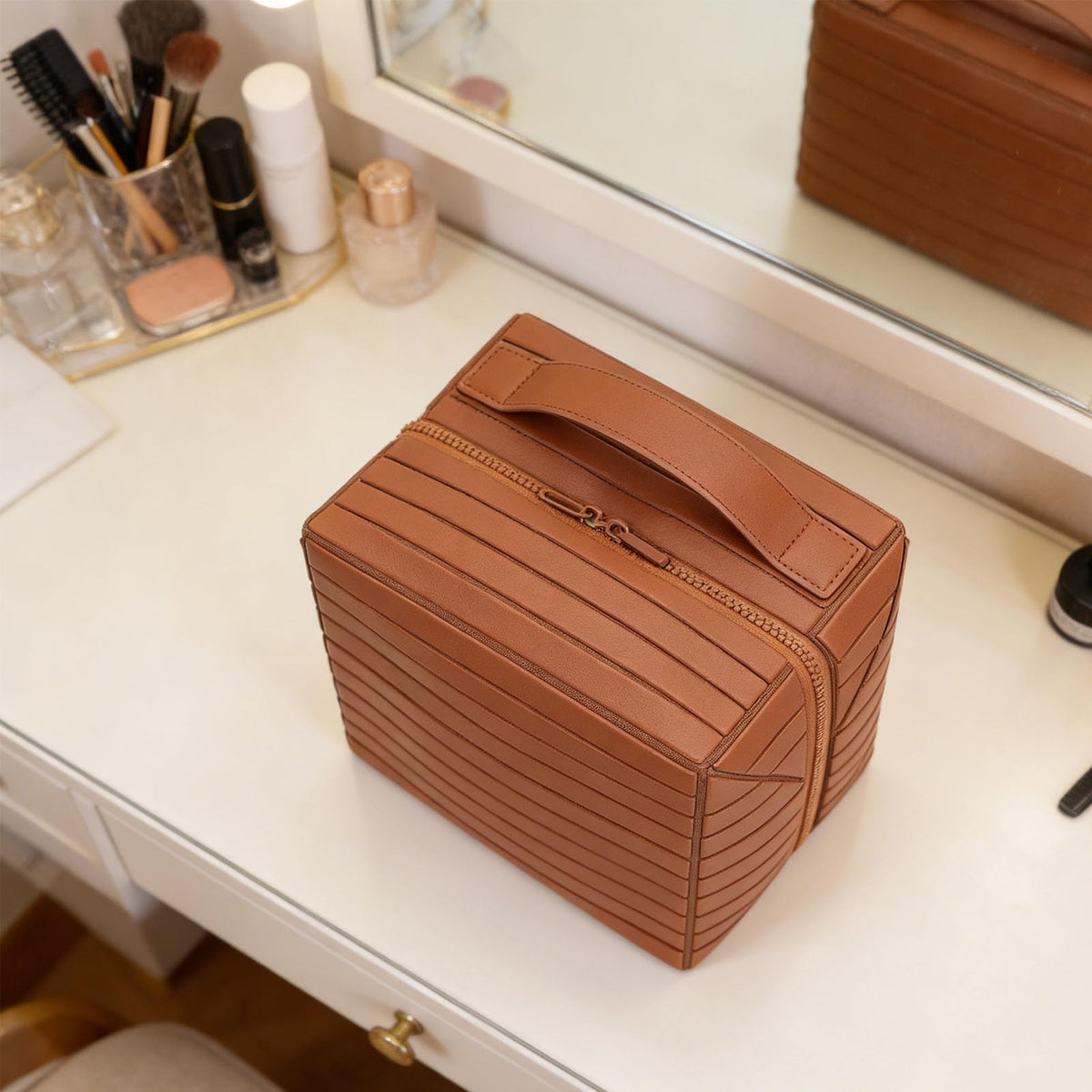 Ciciglow compact large-capacity bag fits carry-on luggage and gym bags.