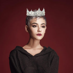 CIEHER silver alloy crown showcases shimmering rhinestones for party and wedding wear.