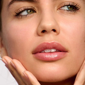 Clarins Lip Oil Balm Almond 04 swatch on lips