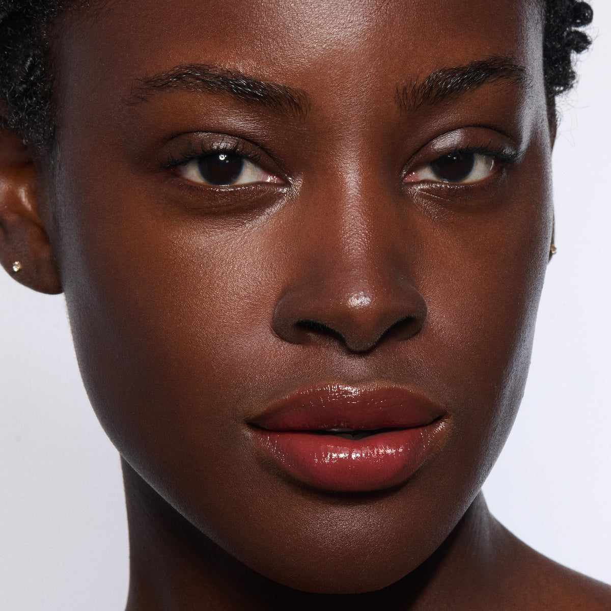 Clarins Lip Oil Balm easy-application for quick nourishment.