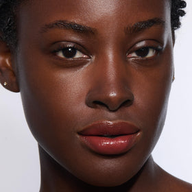 Clarins Lip Oil Balm easy-application for quick nourishment.