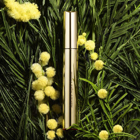 Wand application of Clarins Supra Volume Mascara for lift and length