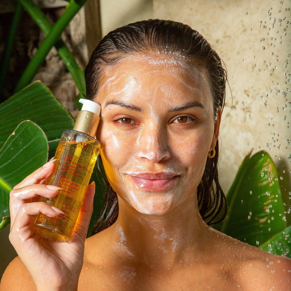 Clarins Total Cleansing Oil with Organic Sunflower oil and alpine herbs supporting gentle cleansing.