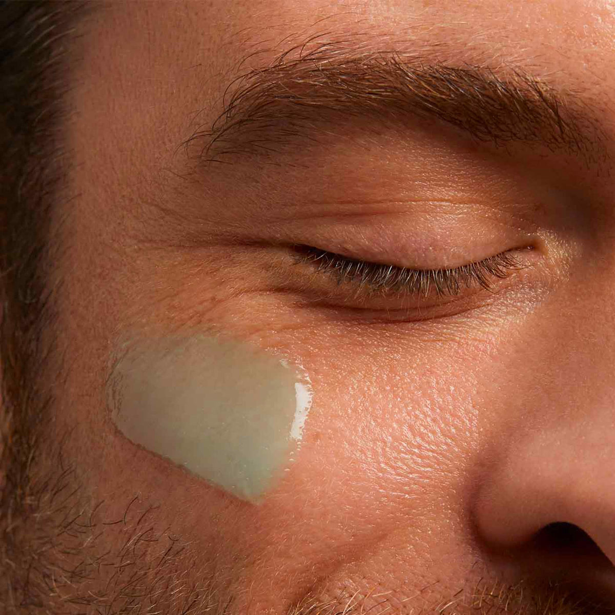 Clarins CLARINSMEN Super Moisture Gel delivers matte finish after use