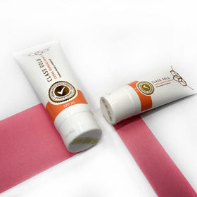 CLASS GOLD Dermoaclarante Cream texture close-up for smooth skin.