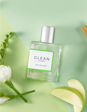 CLEAN CLASSIC Amberwood Musk softness conveying lasting warmth