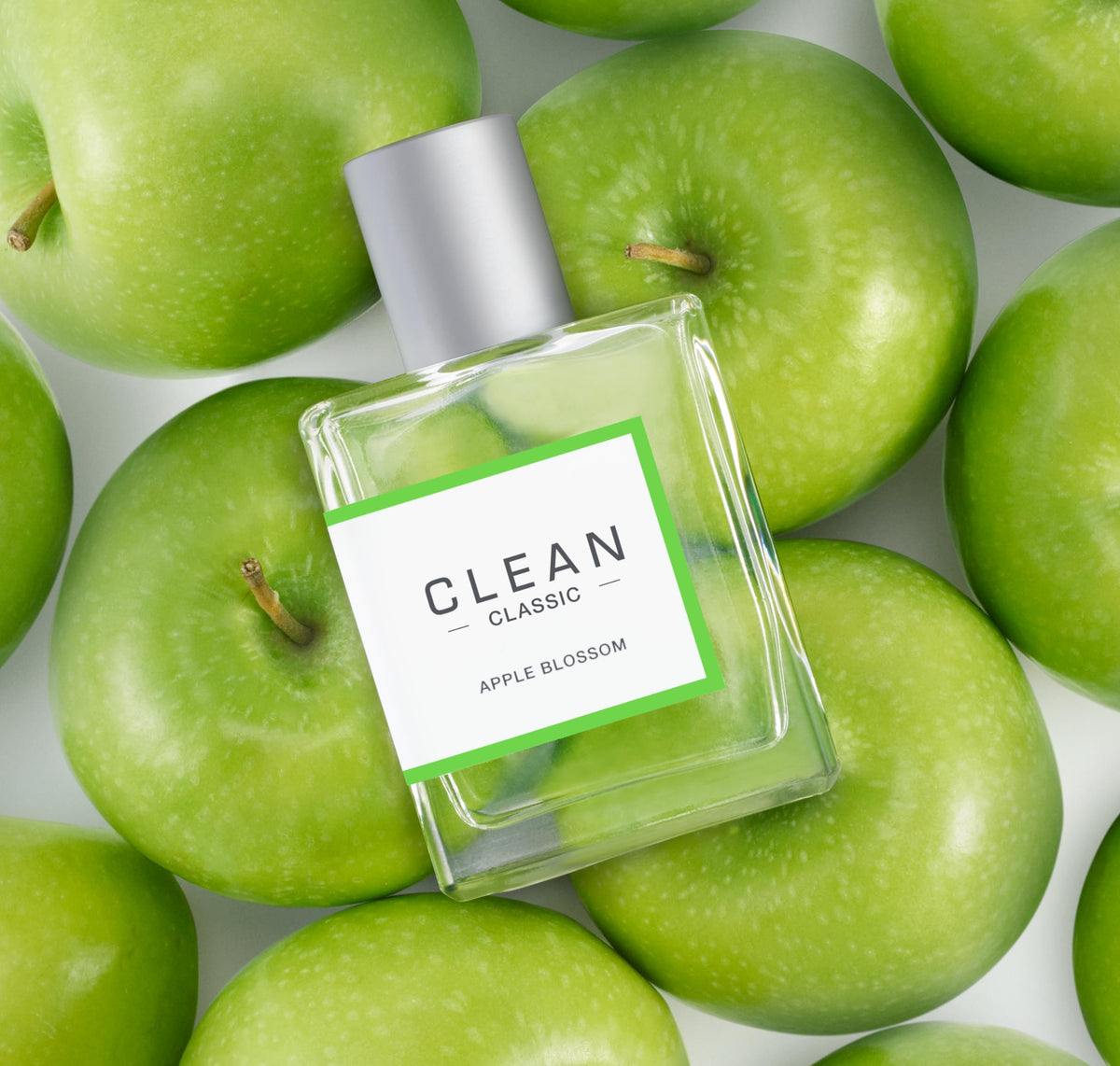 CLEAN CLASSIC Apple Blossom pear-note focus adds bright fruit touch