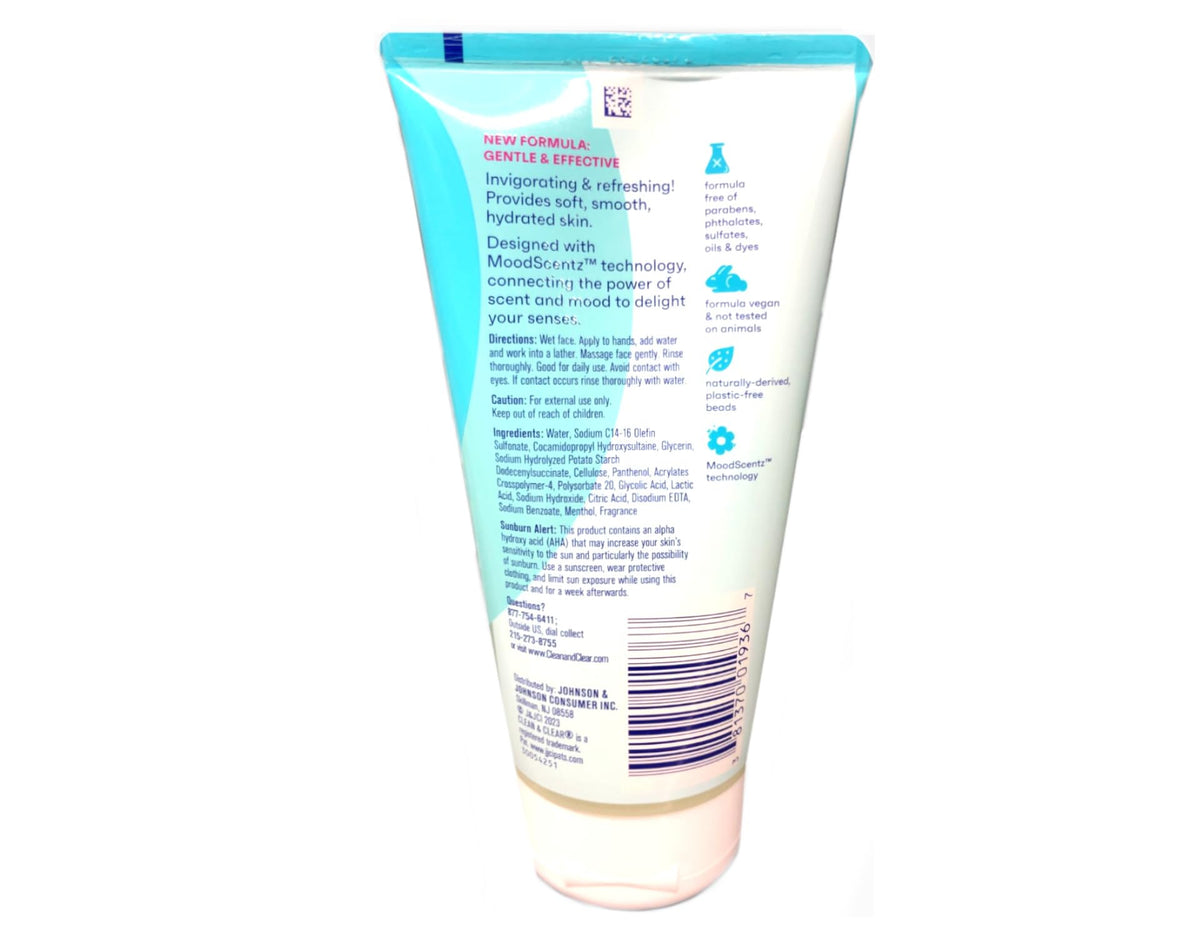 Foam close-up from the Deep Action Cleanser demonstrates a refreshing lather.