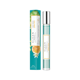 CLEAN H2EAU Golden Citrus pour reveals mandarin and bergamot for a sunny aroma.
