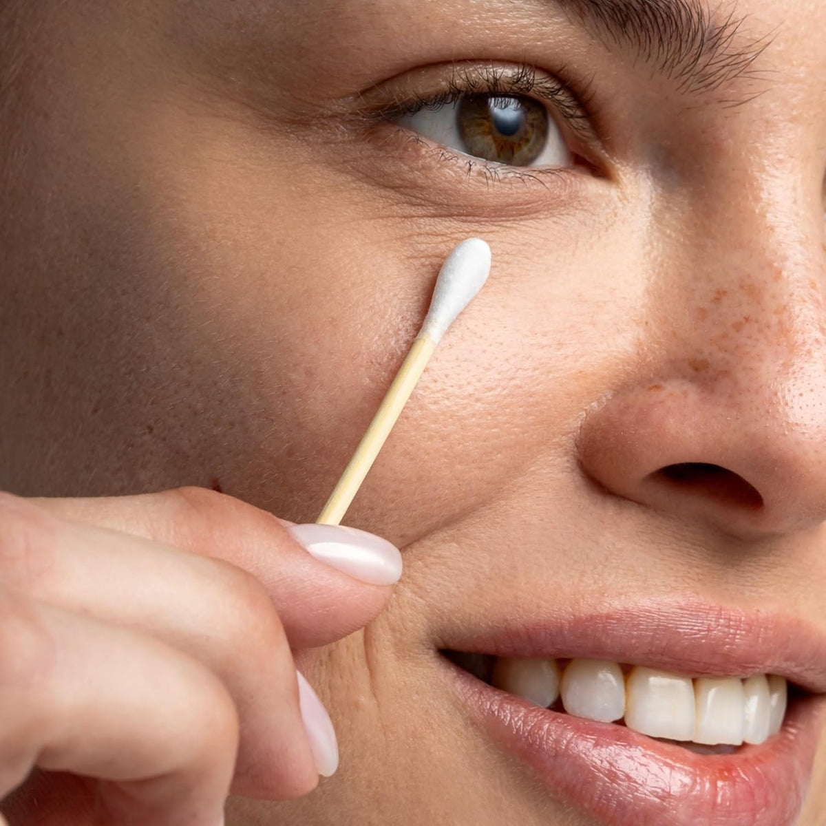 Cliganic paper-sticks close-up, emphasizing plastic-free, eco-friendly packaging for daily routines.