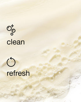 Clinique Happy Body Wash splash emphasizes citrus-floral aroma for an uplifting shower.