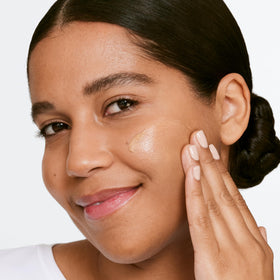 Clinique Moisture Surge Sheertint aloe and hyaluronic glow on face