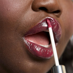 Clinique Pop Plush Creamy Lip Gloss shiny detail highlights high-shine finish