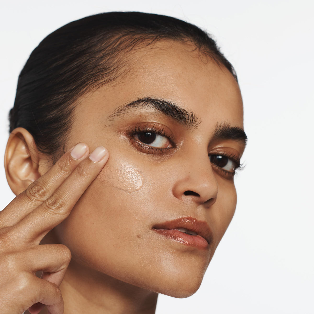 Clinique Superbalanced foundation Breeze close-up highlighting oil balance.
