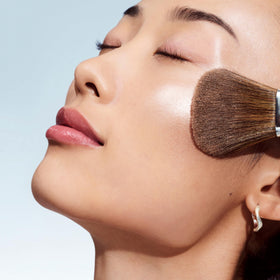 Open mirrored compact for Clinique True Highlight shows portable glow on-the-go.