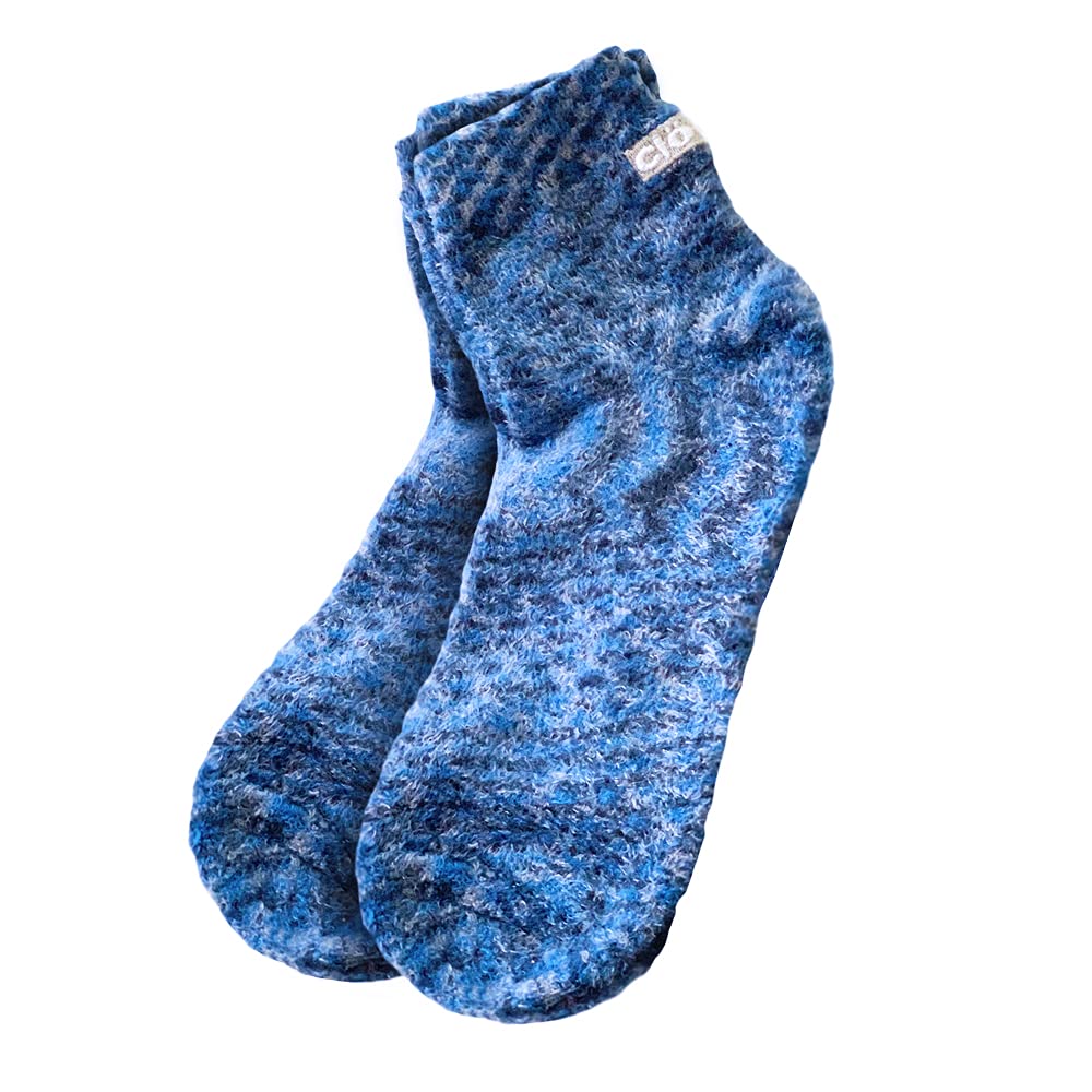 Cloudz two pairs included for mix-and-match looks.