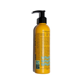 Color-treated hair thrives with COCUNAT gel without weighing curls down.