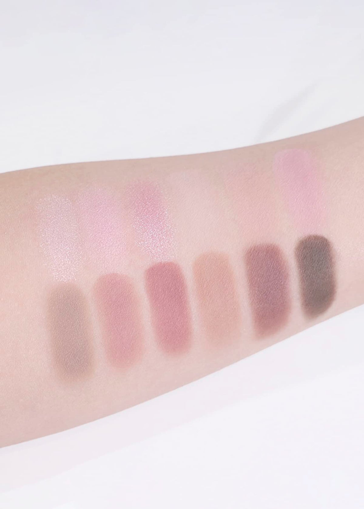 COLORGRAM Pin Point Eyeshadow Palette glitter and shimmer shades add glamorous sparkle for evening looks