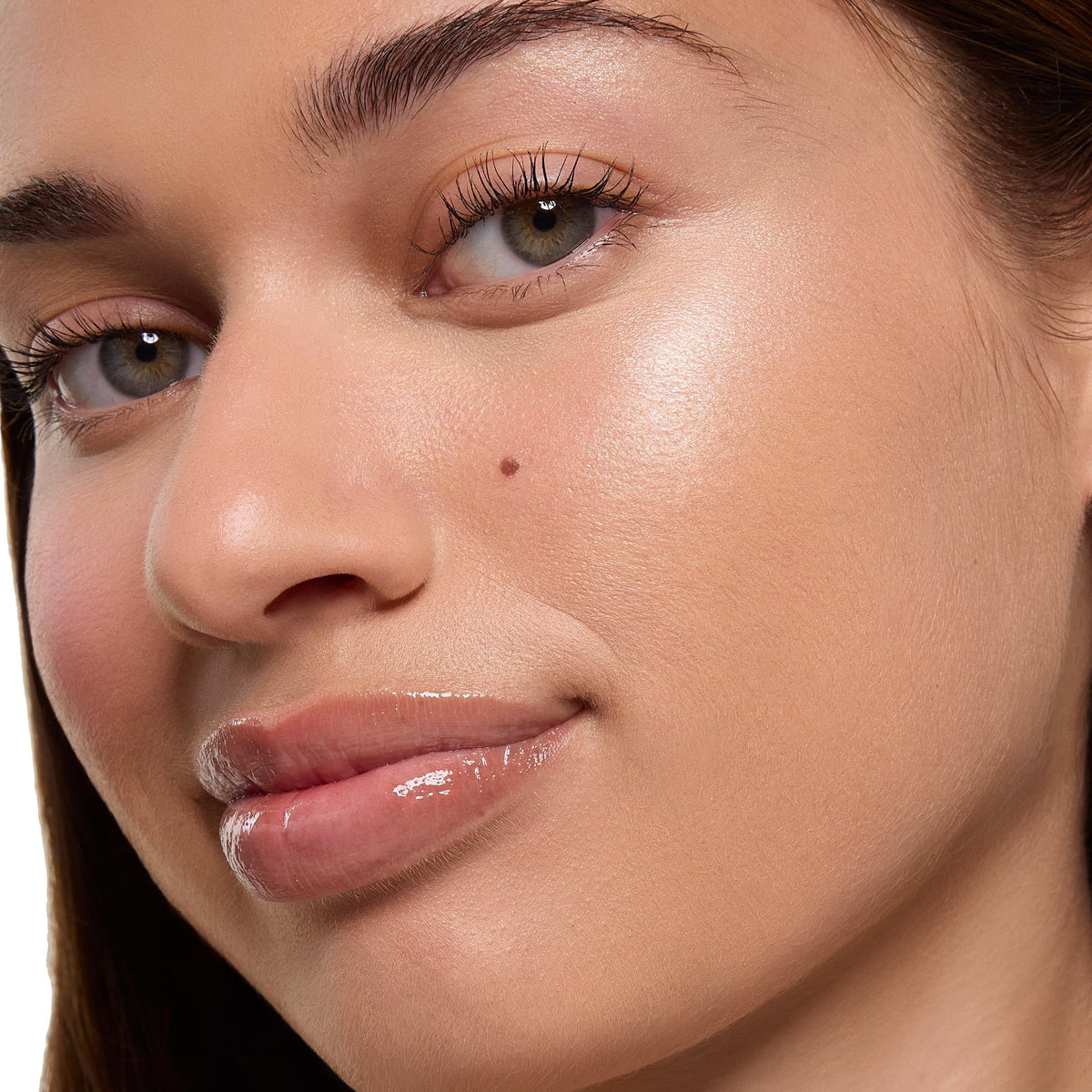 ColourPop Ohana inner corner glow brightens the eyes with light-reflective sheen.