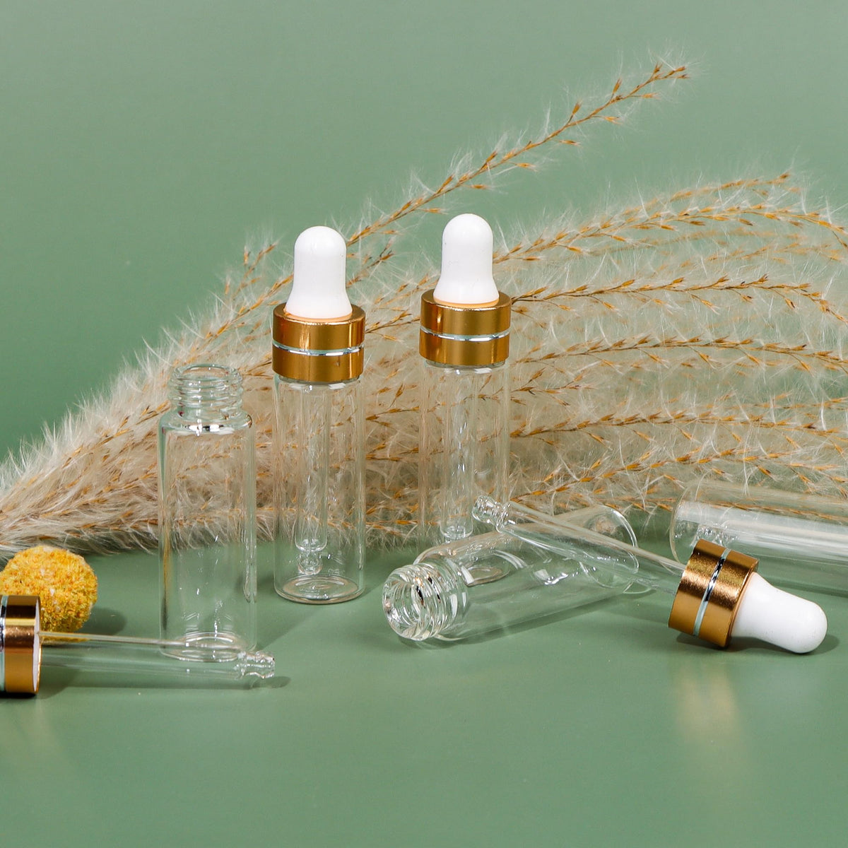 Comrzor mini bottle suitable for perfume, serum, or tincture samples.