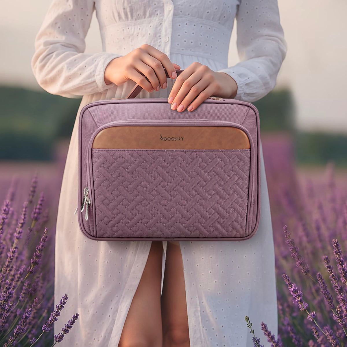 COOSKY jewelry compartment separates accessories during trips for protection.