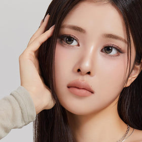 CORINGCO Toktok Hara Light self-adhesive lashes stay put through light sweat.