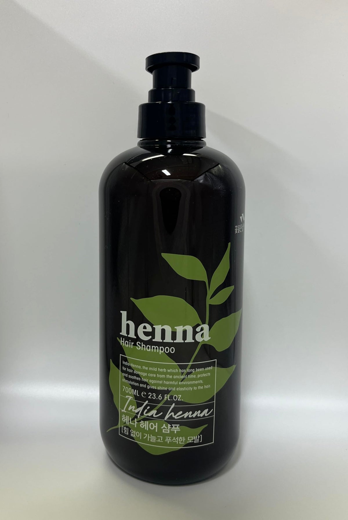 COSMOCOS Henna Hair Shampoo foamy lather close-up shows rich texture.