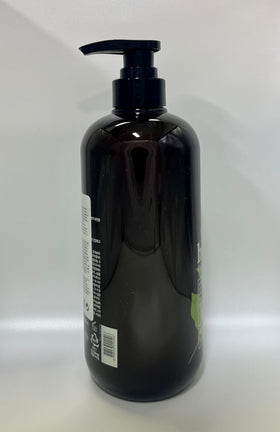 COSMOCOS Henna Hair Shampoo being poured to reveal smooth, ready-to-cleanse liquid.